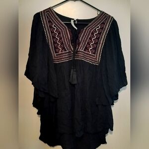 Women's NWT Boho Chic Black Tassel Top With Winged Sleeves. Size Small. NWT.